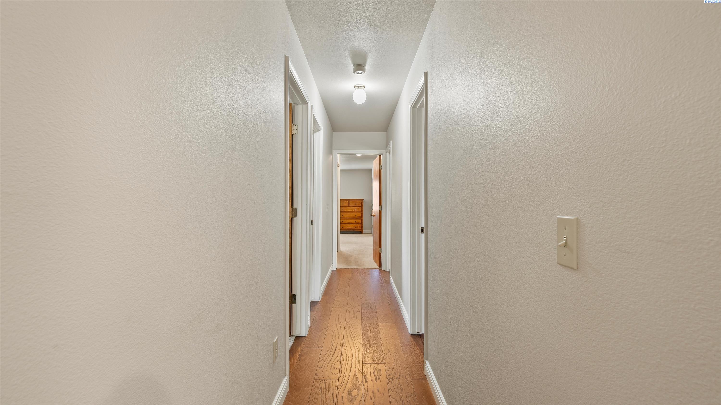 Prosser, Washington, 99350, United States, 3 Bedrooms Bedrooms, ,3 BathroomsBathrooms,Residential,For Sale,1867442