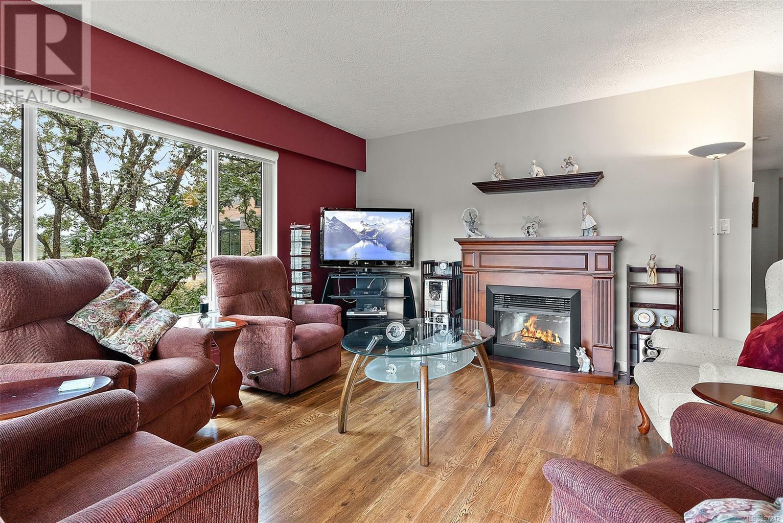 VICTORIA, British Columbia, V8T 3S7, CA, 2 Bedrooms Bedrooms, ,2 BathroomsBathrooms,Residential,For Sale,1875643
