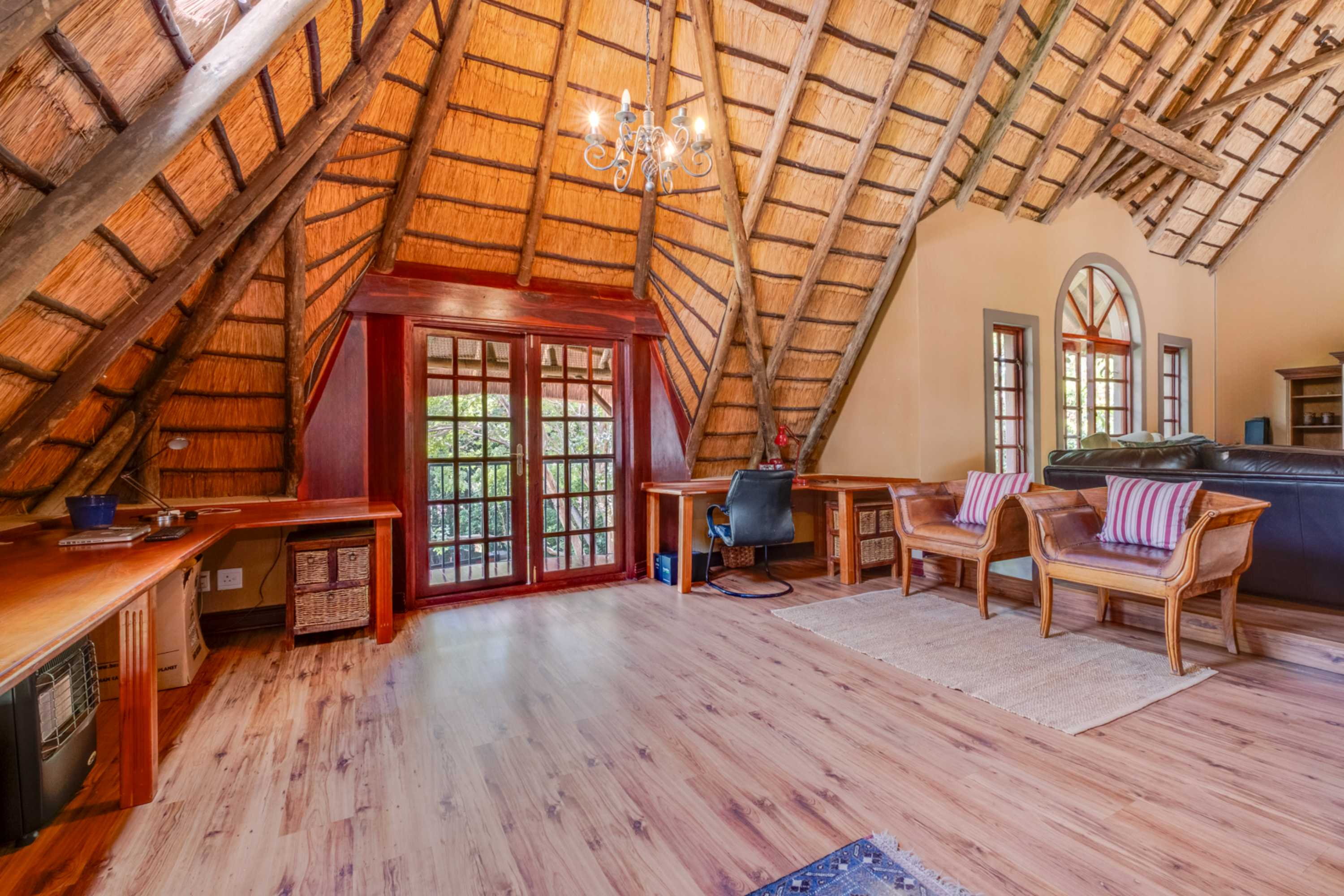  Modern Thatched Family Home For The Executive Buyer - 物件實景