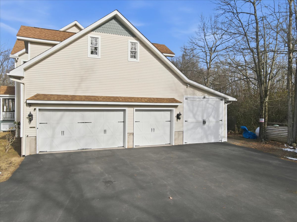 Milford, Pennsylvania, 18337, United States, 4 Bedrooms Bedrooms, ,3 BathroomsBathrooms,Residential,For Sale,2013781