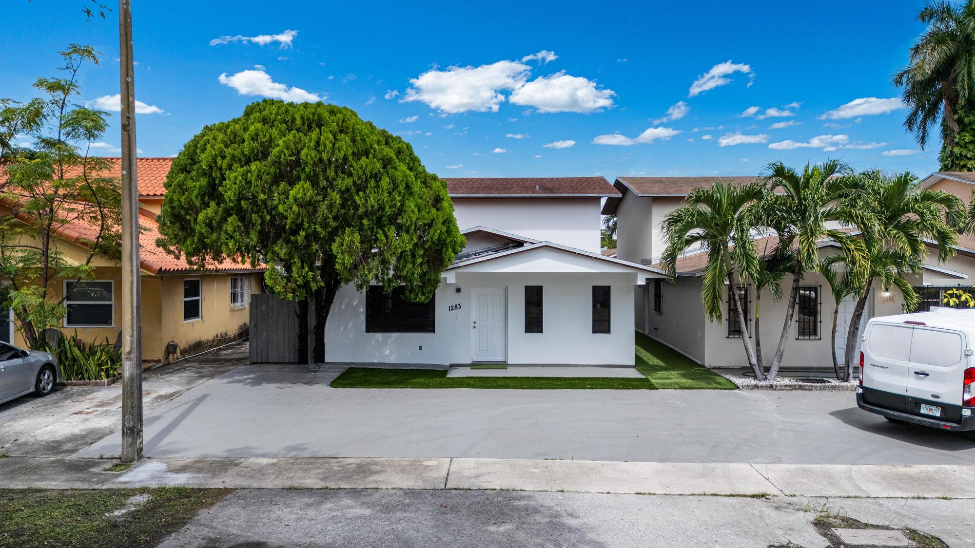 Hialeah, Florida, 33012, United States, 4 Bedrooms Bedrooms, ,3 BathroomsBathrooms,Residential,For Sale,1996510