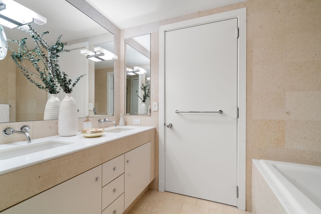 Boston, Massachusetts, 02210, United States, 3 Bedrooms Bedrooms, ,4 BathroomsBathrooms,Residential,For Sale,1821296
