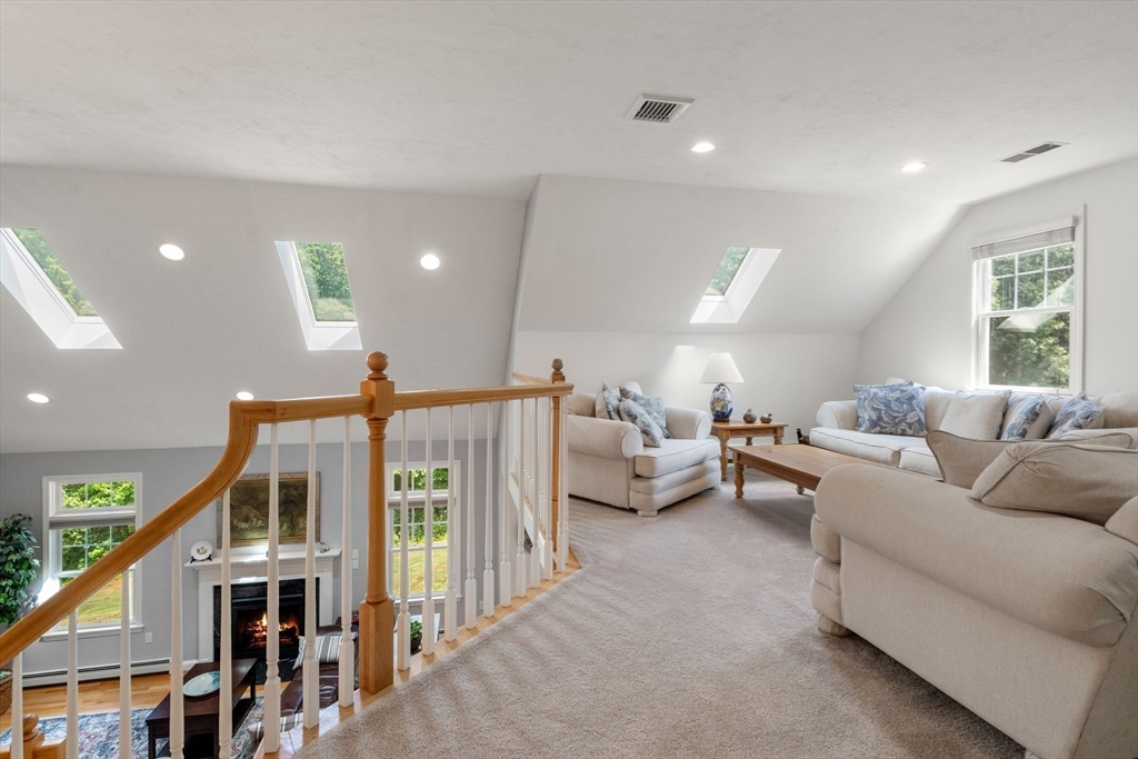 Kingston, Massachusetts, 02364, United States, 2 Bedrooms Bedrooms, ,3 BathroomsBathrooms,Residential,For Sale,1932418