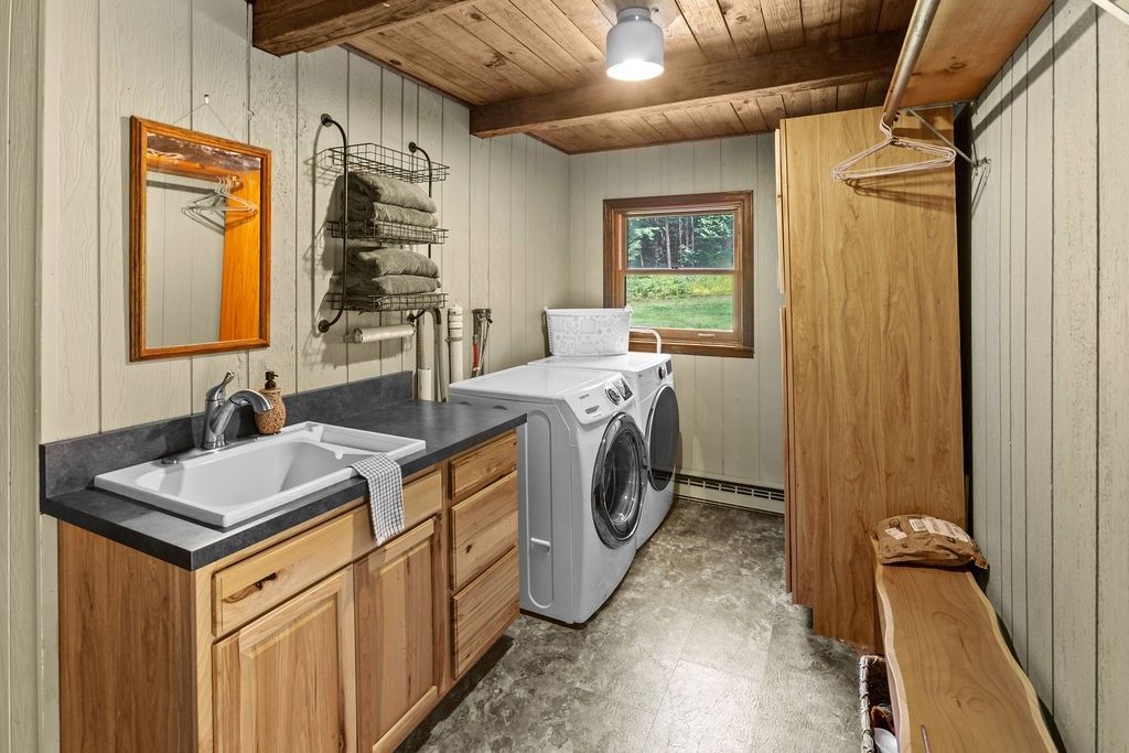 New Kingston, New York, 12459, United States, 3 Bedrooms Bedrooms, ,2 BathroomsBathrooms,Residential,For Sale,1907785