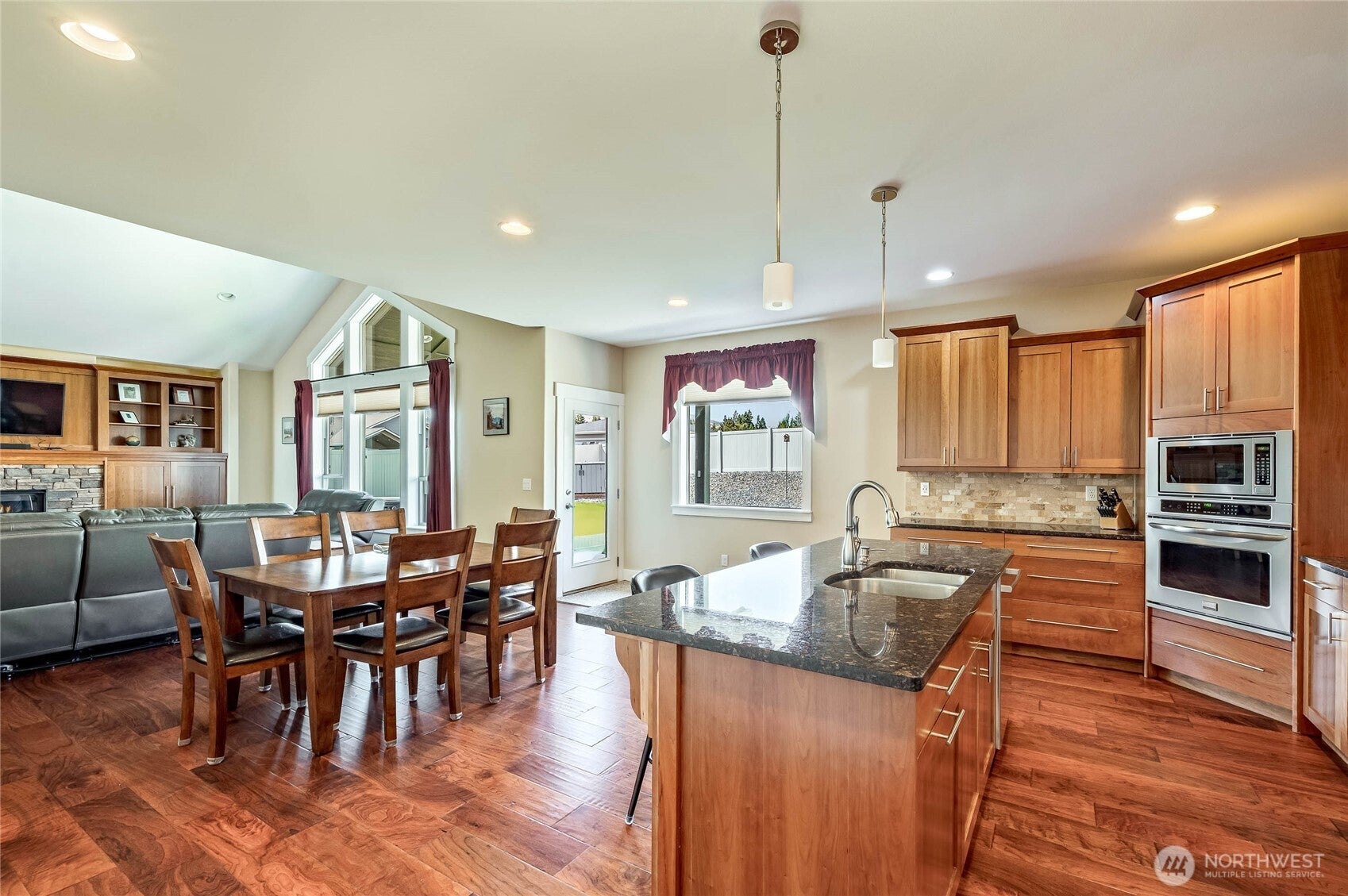 Wenatchee, Washington, 98801, United States, 3 Bedrooms Bedrooms, ,2 BathroomsBathrooms,Residential,For Sale,1892856