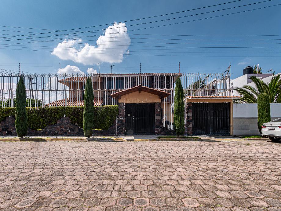 Metepec, Estado de méxico, 52178, Mexico, 4 Bedrooms Bedrooms, ,5 BathroomsBathrooms,Residential,For Sale,1994402