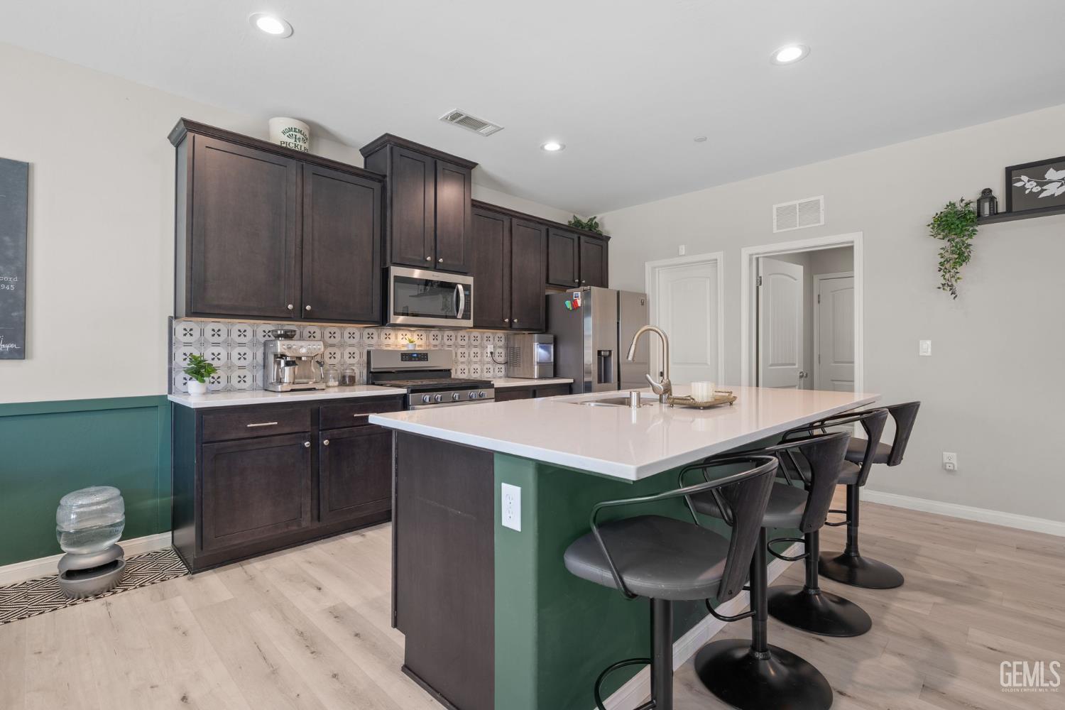 Bakersfield, California, 93314, United States, 5 Bedrooms Bedrooms, ,3 BathroomsBathrooms,Residential,For Sale,1821031