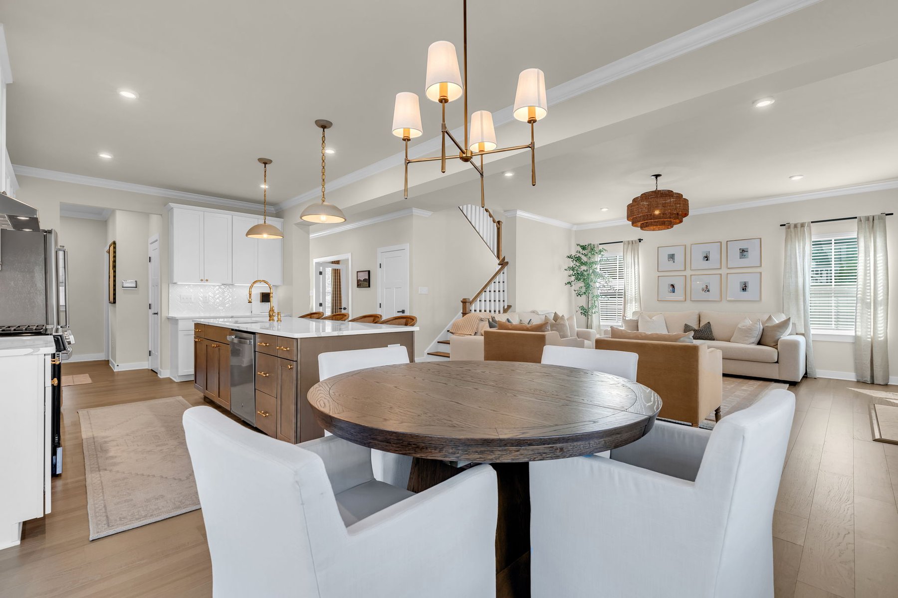  Newer Construction Home with Sophisticated Designer Upgrades - 物件實景