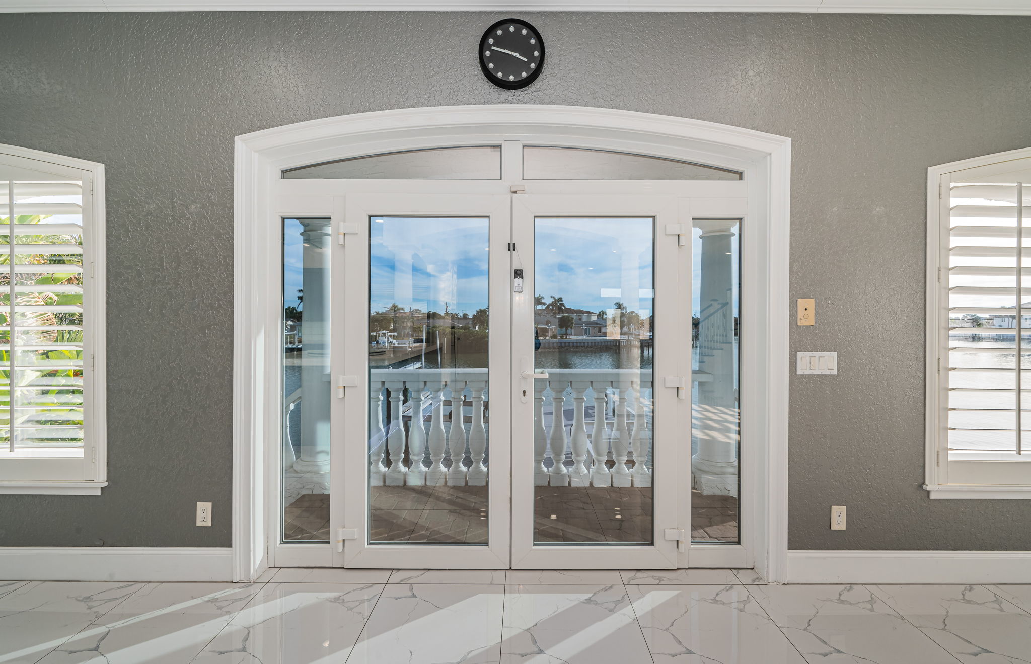 St Petersburg, Florida, 33707, United States, 4 Bedrooms Bedrooms, ,3 BathroomsBathrooms,Residential,For Sale,1992370