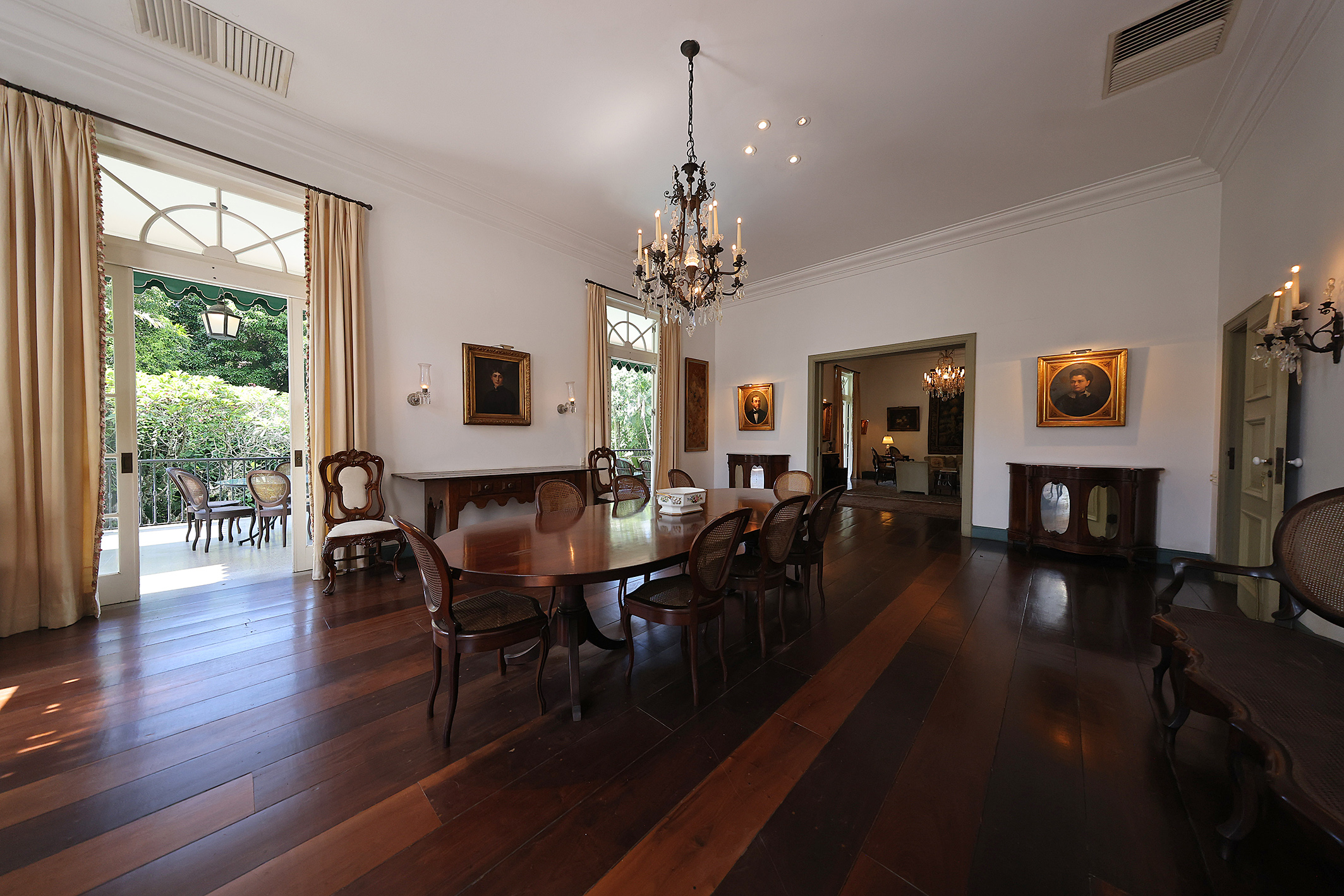  Estate surrounded by greenery with expansive grounds and amenities - 物件實景