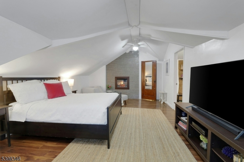 Hawthorne Boro, New Jersey, 07506, United States, 4 Bedrooms Bedrooms, ,2 BathroomsBathrooms,Residential,For Sale,1997241