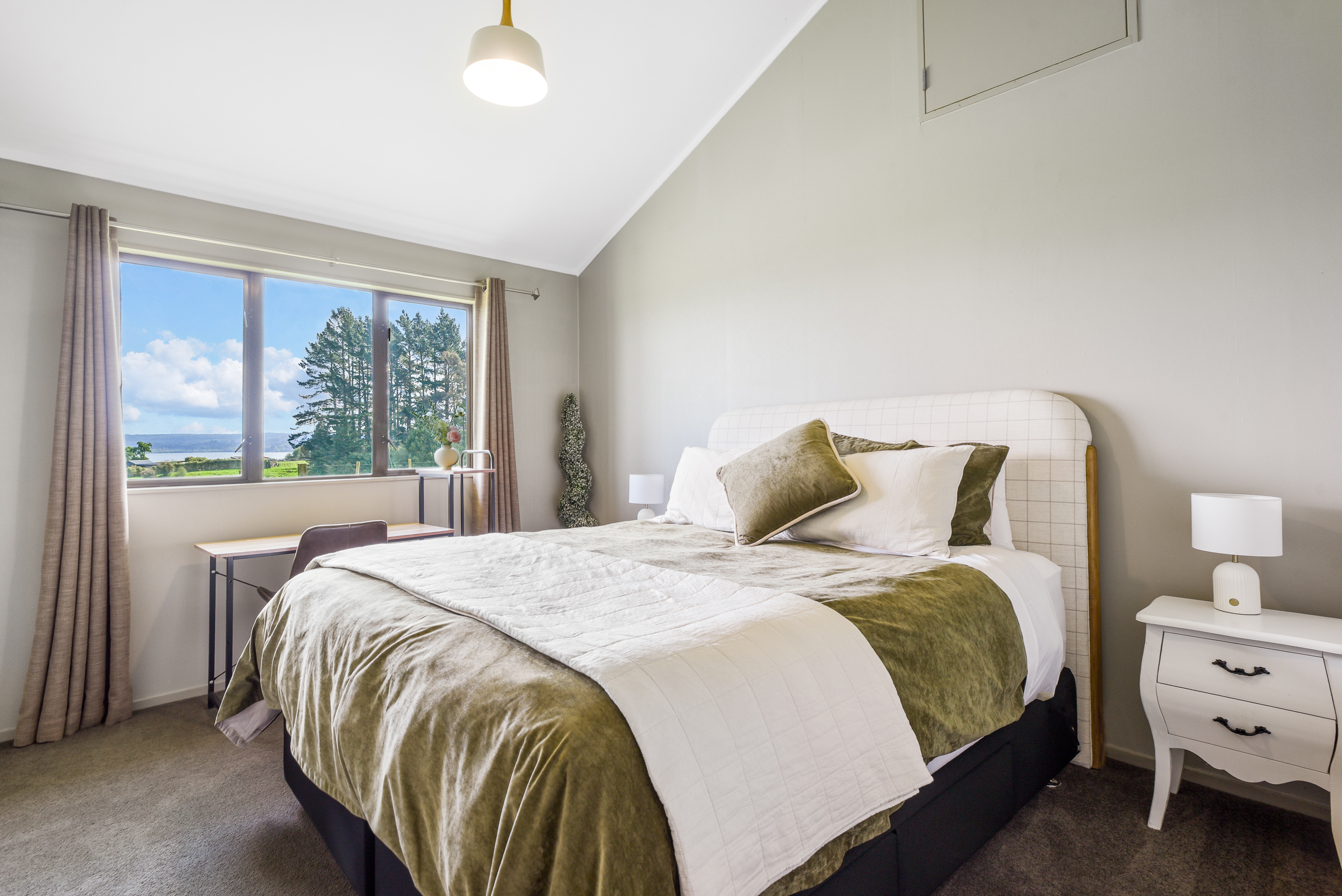  Elevated Lifestyle Living with Sweeping Lake Views - 物件實景