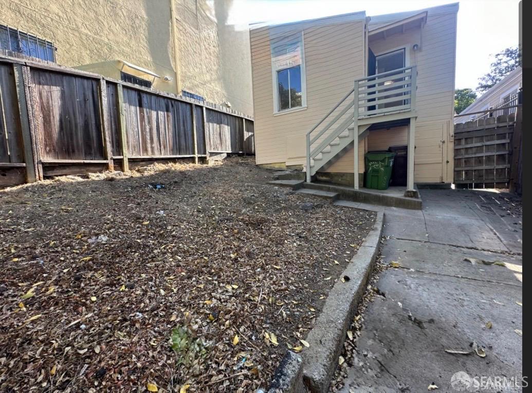 Oakland, California, 94602, United States, 2 Bedrooms Bedrooms, ,1 BathroomBathrooms,Residential,For Sale,2025747