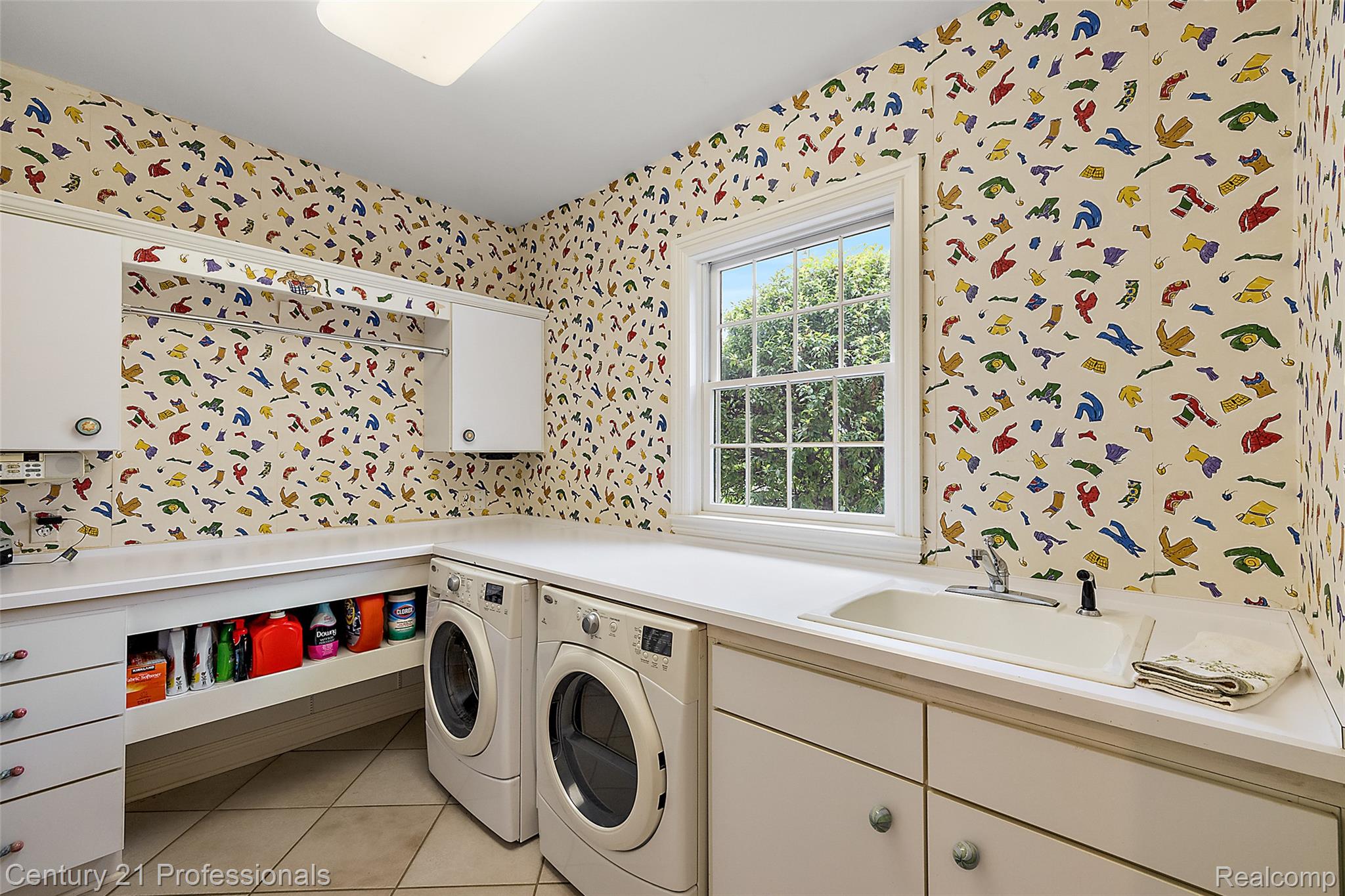 GrandBlanc, Michigan, 48439, United States, 4 Bedrooms Bedrooms, ,5 BathroomsBathrooms,Residential,For Sale,1980457