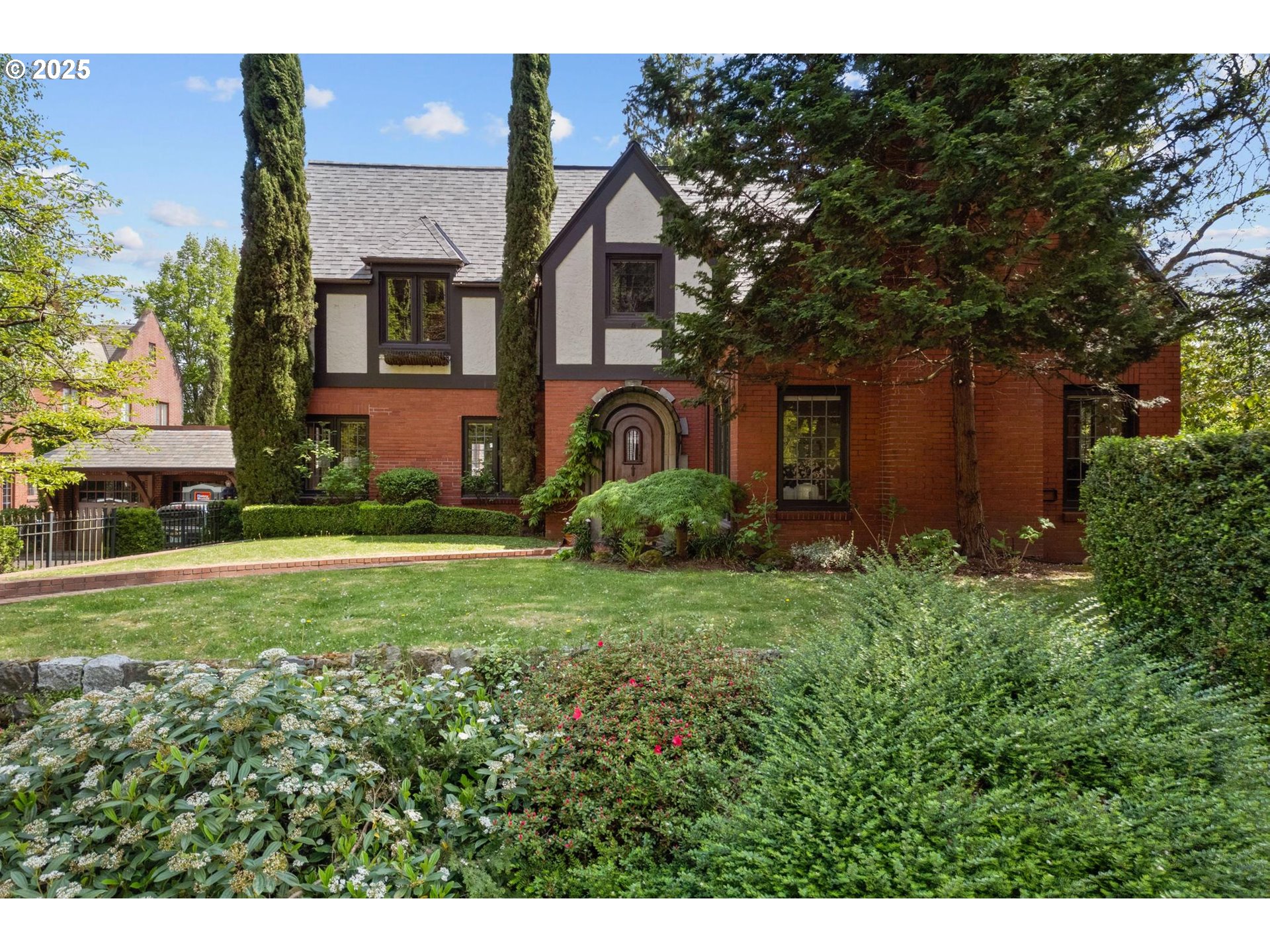 Portland, Oregon, 97205, United States, 4 Bedrooms Bedrooms, ,4 BathroomsBathrooms,Residential,For Sale,1795097