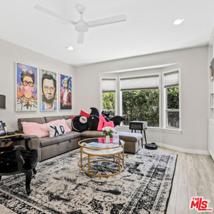 Los Angeles, California, 90048, United States, 3 Bedrooms Bedrooms, ,2 BathroomsBathrooms,Residential,For Sale,1919092