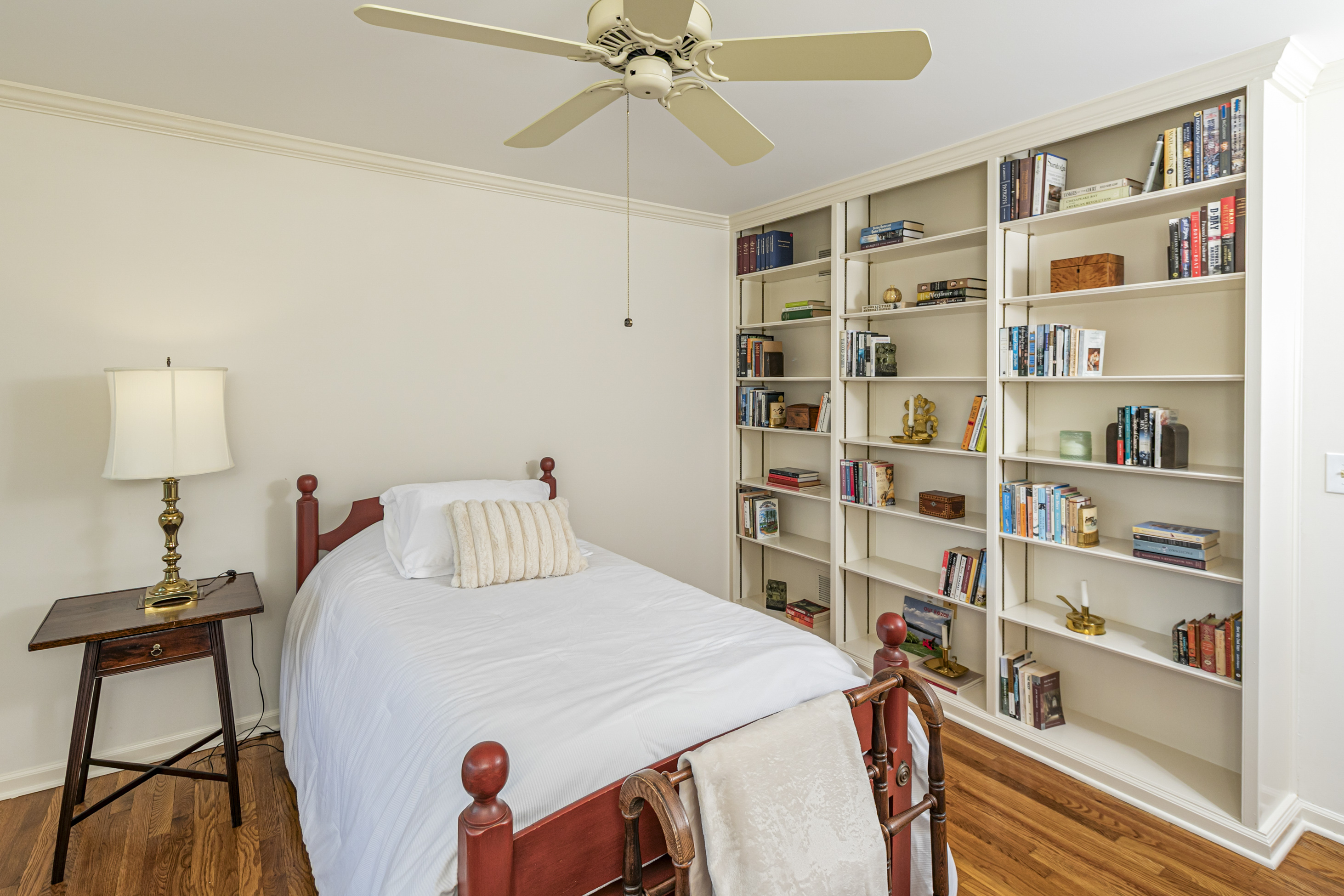  Stand-Out Home in The Glen Features Pastoral Views and Soaring Ceilings - 物件實景