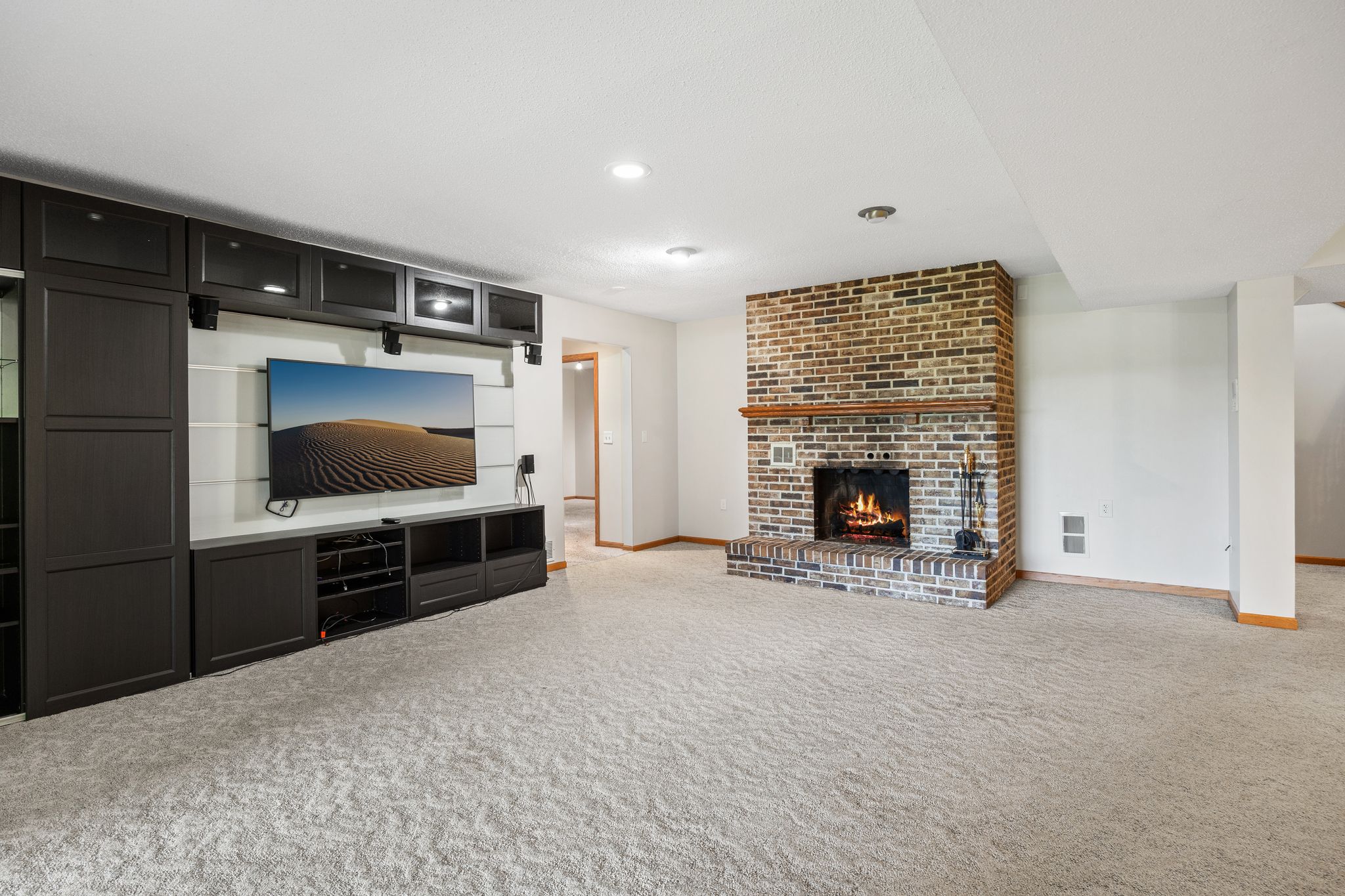  Exceptional Crystal Lake Retreat with Expansive Lakefront Living - 物件實景