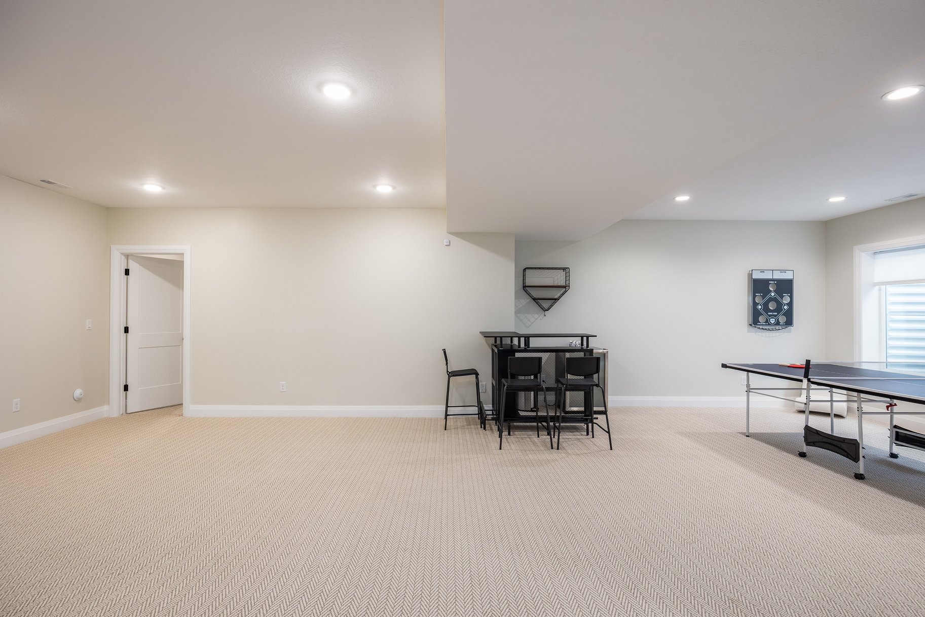  Impeccably Maintained Home with Mountain Views & Four-Car Garage - 物件實景