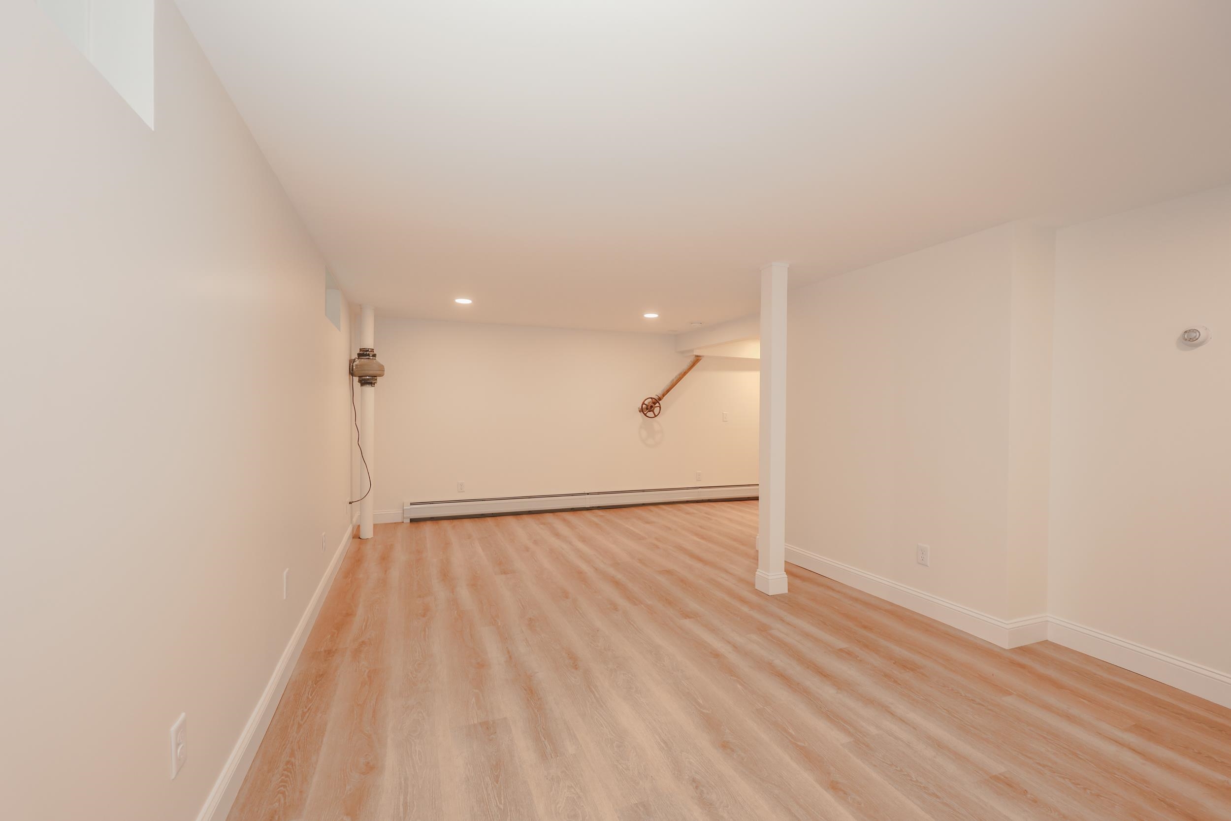 Wilton, New Hampshire, 03086, United States, 3 Bedrooms Bedrooms, ,2 BathroomsBathrooms,Residential,For Sale,1940505