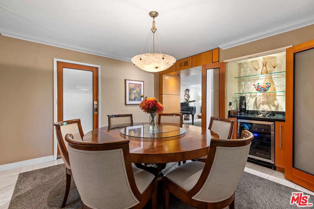 West Hollywood, California, 90069, United States, 2 Bedrooms Bedrooms, ,3 BathroomsBathrooms,Residential,For Sale,1898425