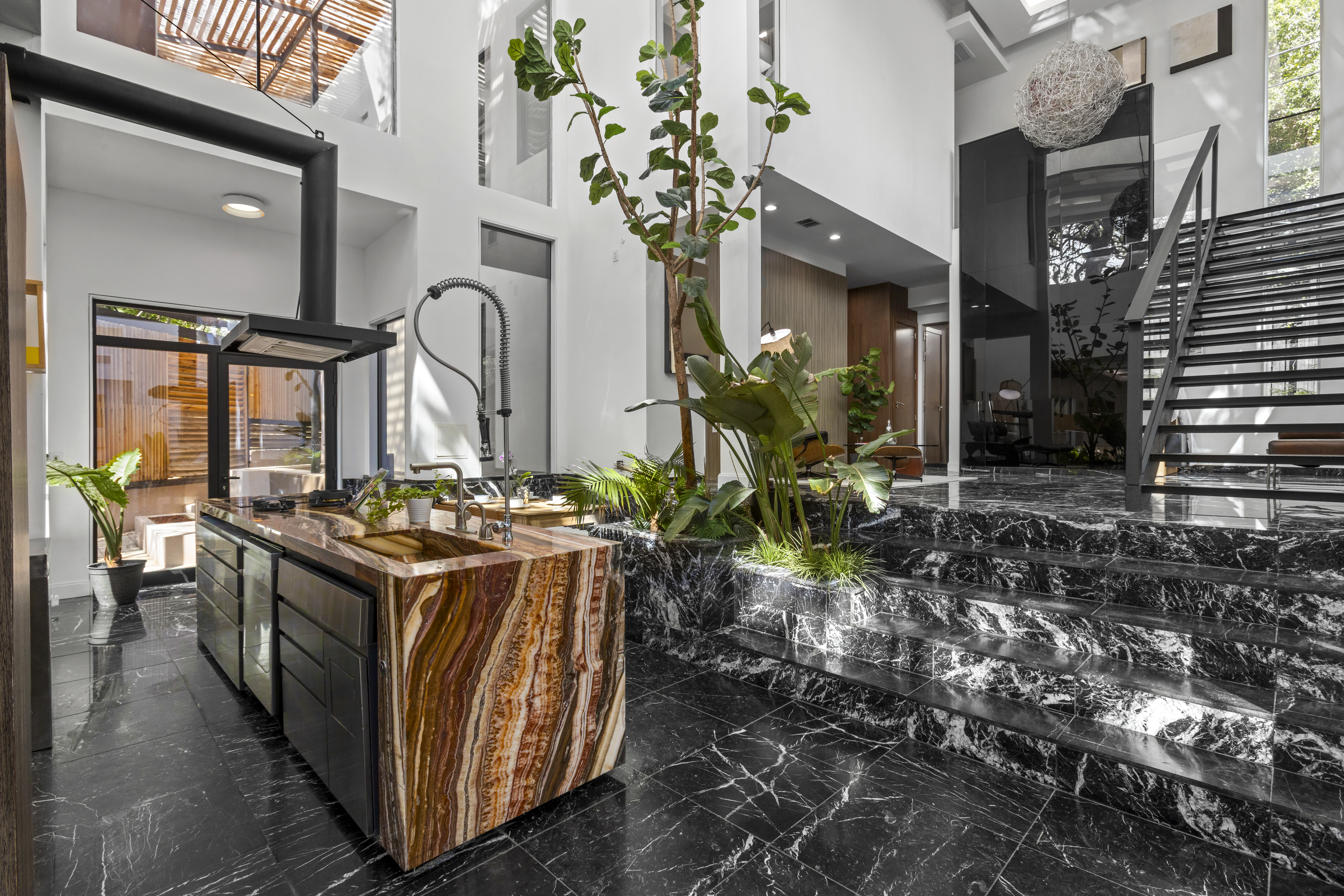  Architectural Masterpiece in Oak Hills - 物件實景