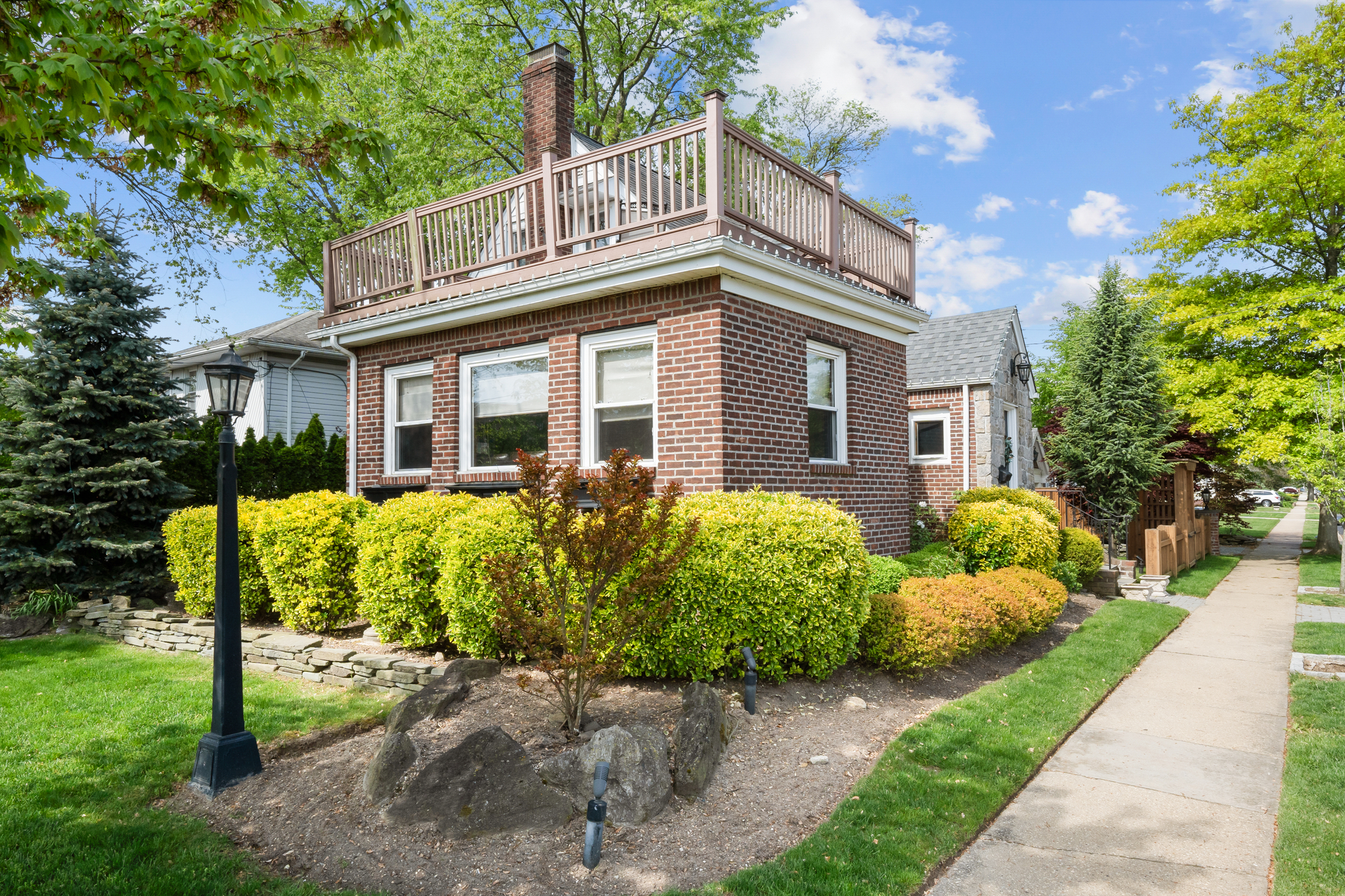 Oceanside, New York, 11572, United States, 3 Bedrooms Bedrooms, ,2 BathroomsBathrooms,Residential,For Sale,1928252