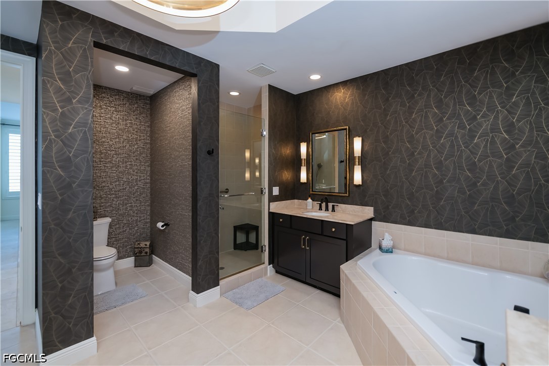 Fort Myers, Florida, 33901, United States, 3 Bedrooms Bedrooms, ,2 BathroomsBathrooms,Residential,For Sale,2037285