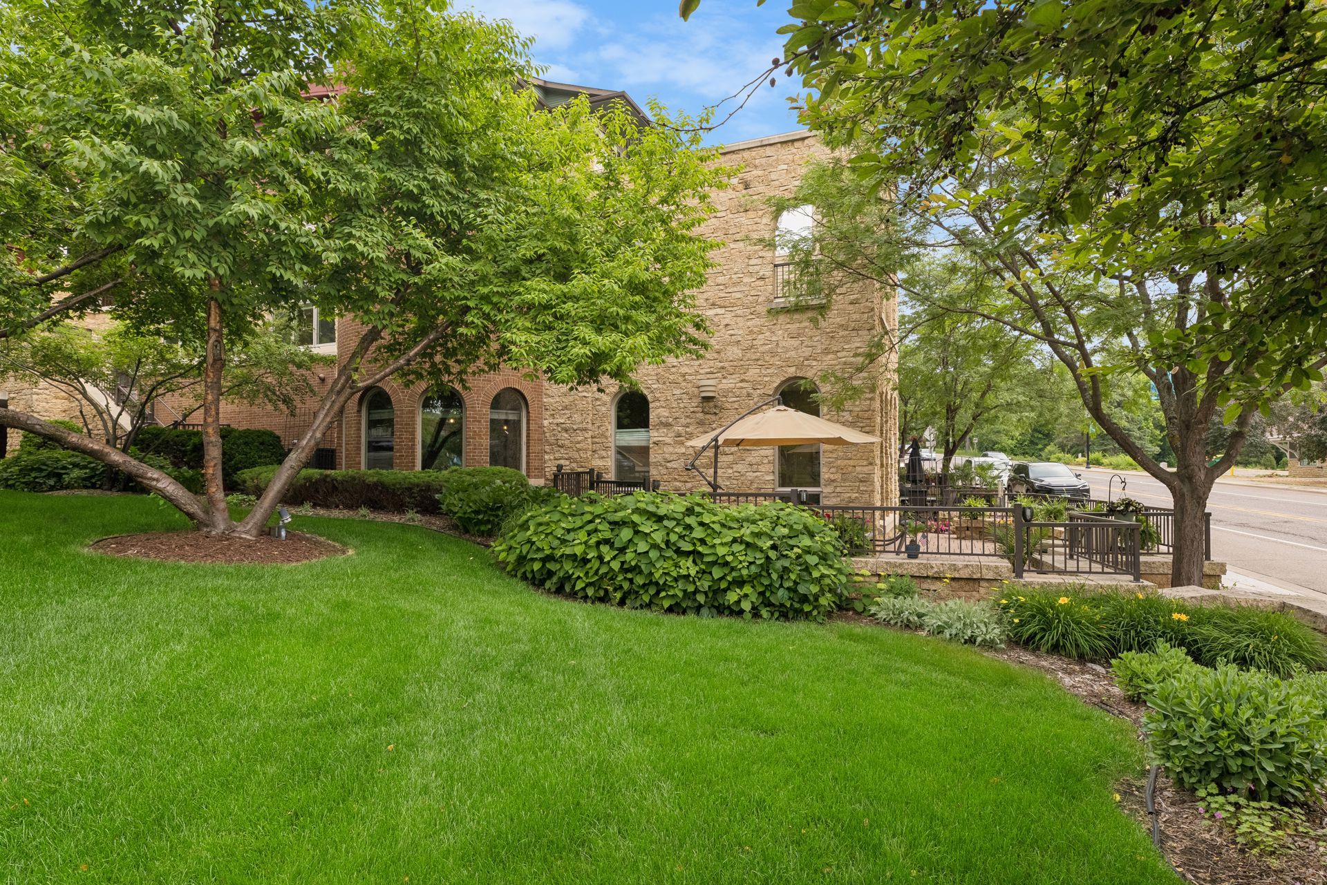  Timeless Brownstone Living in the Heart of Stillwater - 物件實景