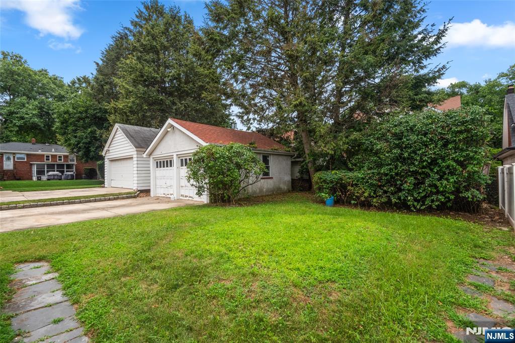 Rutherford, New Jersey, 07070, United States, 4 Bedrooms Bedrooms, ,2 BathroomsBathrooms,Residential,For Sale,1901236