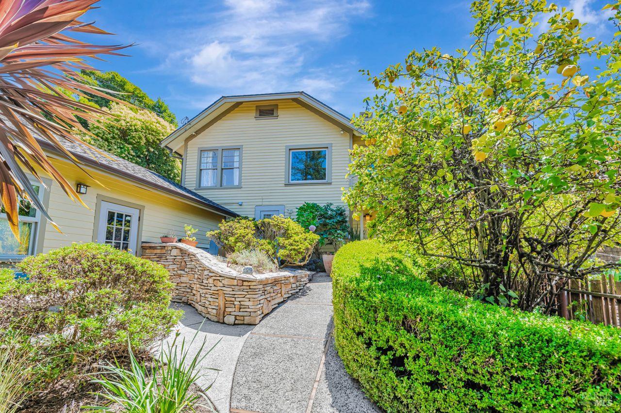 Corte Madera, California, 94925, United States, 4 Bedrooms Bedrooms, ,5 BathroomsBathrooms,Residential,For Sale,1917225