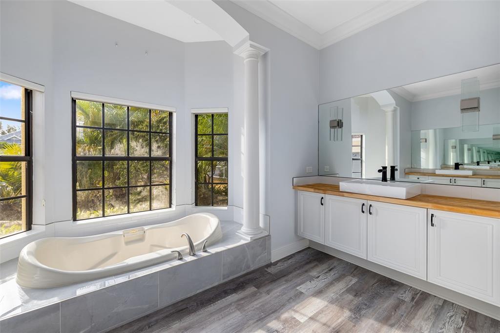 Lakewood Ranch, Florida, 34202, United States, 5 Bedrooms Bedrooms, ,4 BathroomsBathrooms,Residential,For Sale,1992150