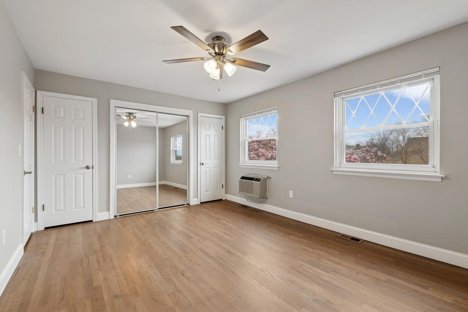 Bronx, New York, 10465, United States, 3 Bedrooms Bedrooms, ,2 BathroomsBathrooms,Residential,For Sale,1818956