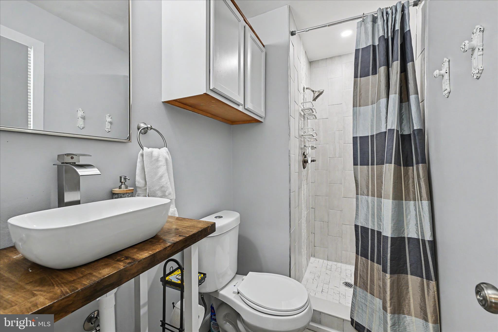 Linthicum Heights, Maryland, 21090, United States, 5 Bedrooms Bedrooms, ,3 BathroomsBathrooms,Residential,For Sale,2048569
