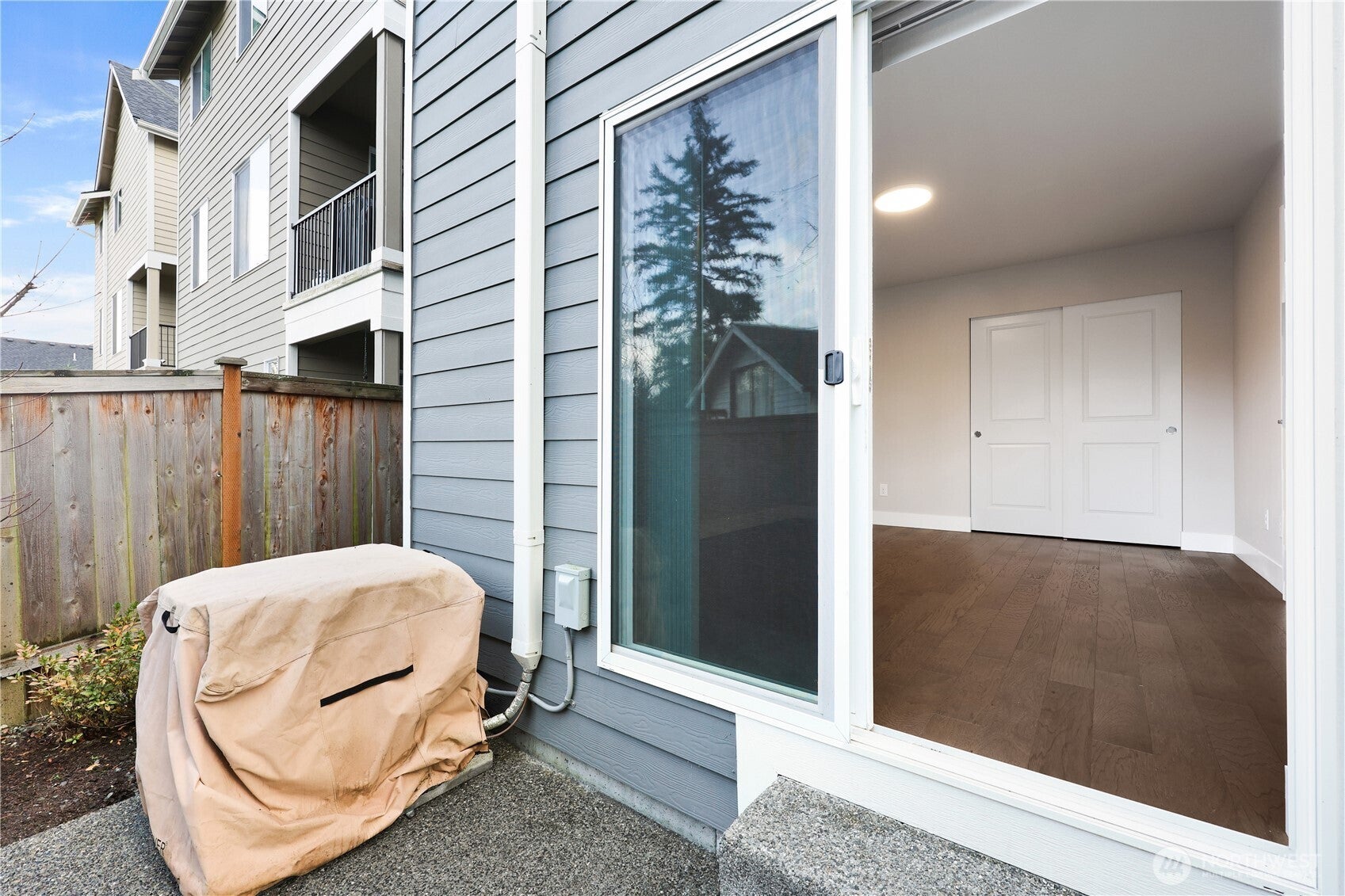 Lynnwood, Washington, 98087, United States, 4 Bedrooms Bedrooms, ,2 BathroomsBathrooms,Residential,For Sale,1990492