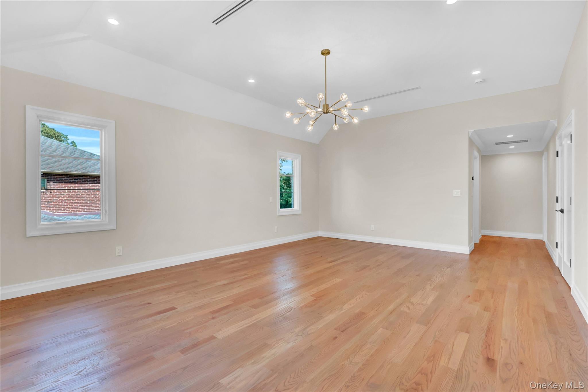 25 Hemlock Lane, Roslyn Heights, NY, 11577 - 物件實景