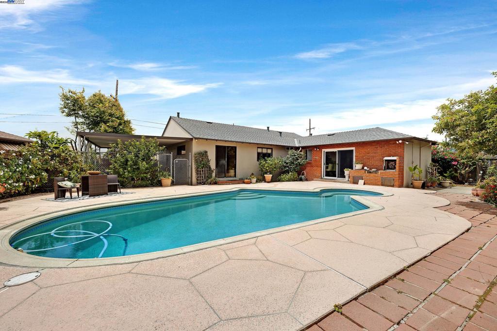 San Leandro, California, 94579, United States, 3 Bedrooms Bedrooms, ,1 BathroomBathrooms,Residential,For Sale,1921969