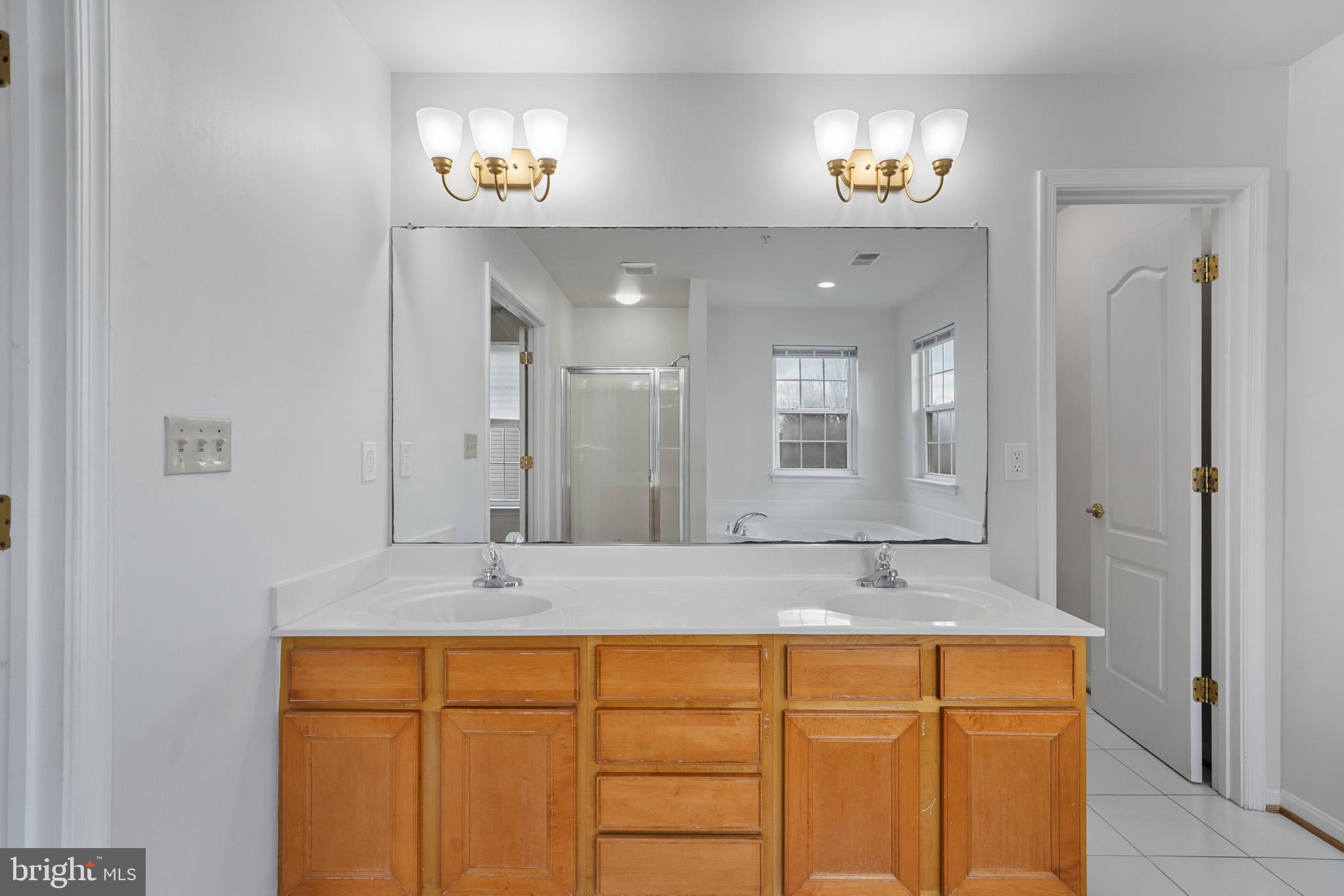 Clinton, Maryland, 20735, United States, 5 Bedrooms Bedrooms, ,4 BathroomsBathrooms,Residential,For Sale,2005620