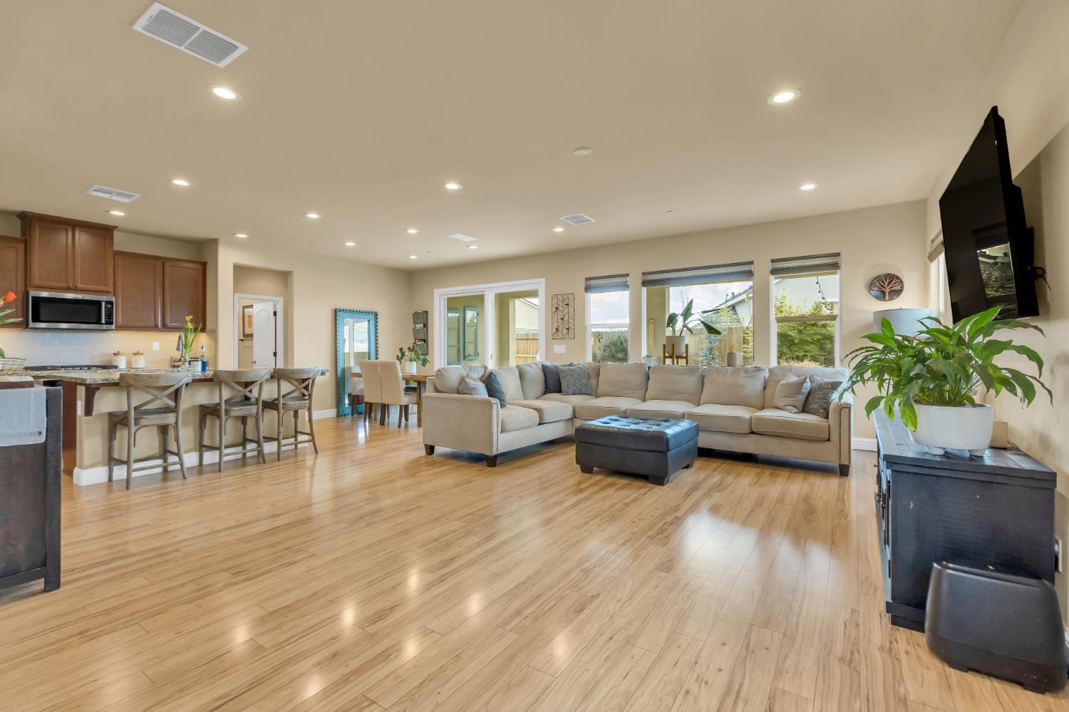 Rocklin, California, 95765, United States, 4 Bedrooms Bedrooms, ,3 BathroomsBathrooms,Residential,For Sale,1914175