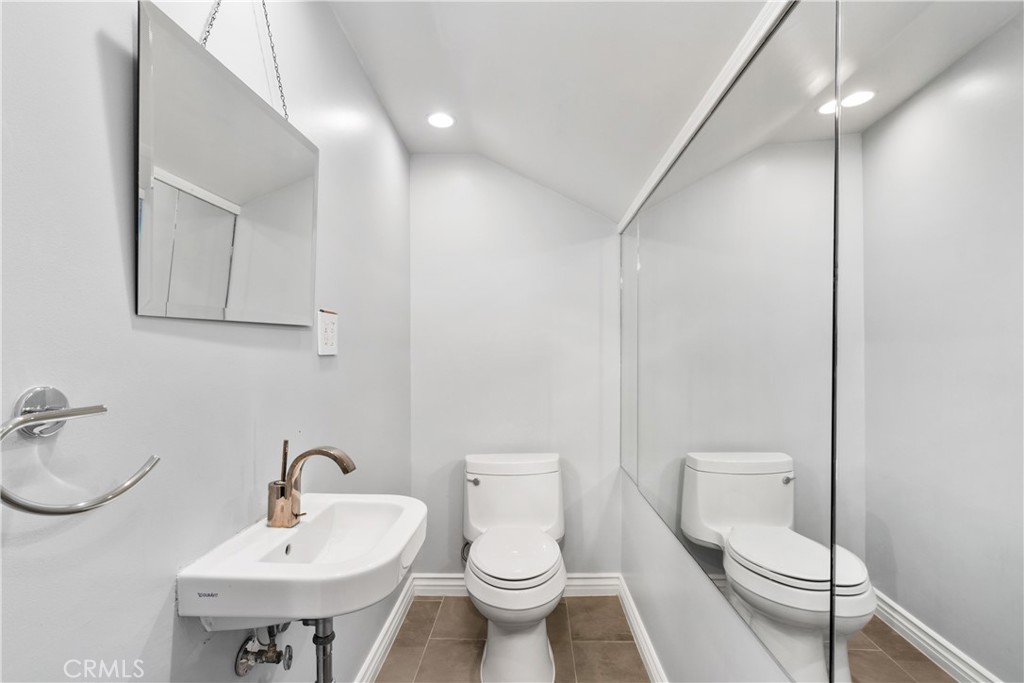 Los Angeles, California, 90046, United States, 3 Bedrooms Bedrooms, ,4 BathroomsBathrooms,Residential,For Sale,1817494