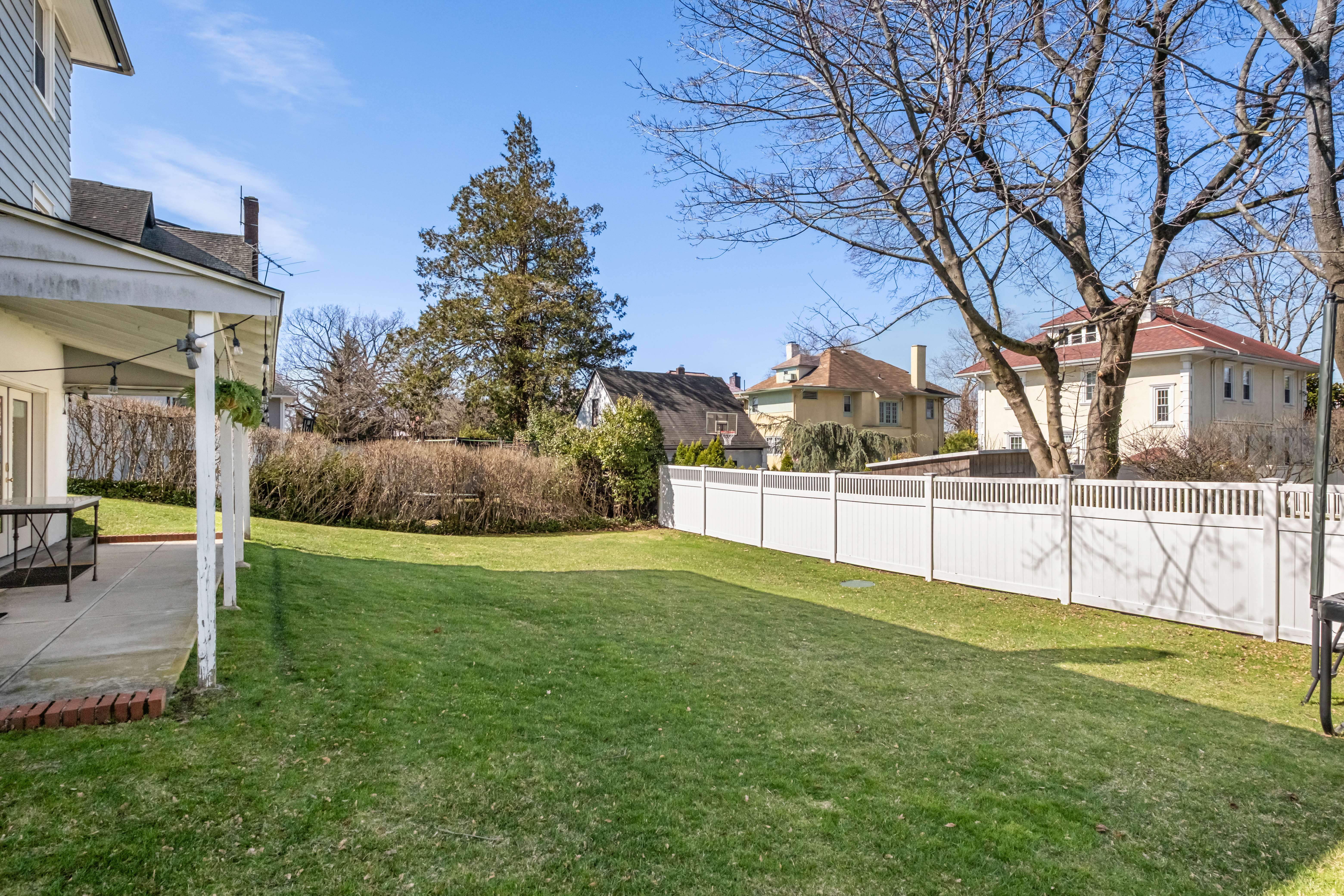  a gracious, fully-updated home where  every detail has been considered. - 物件實景