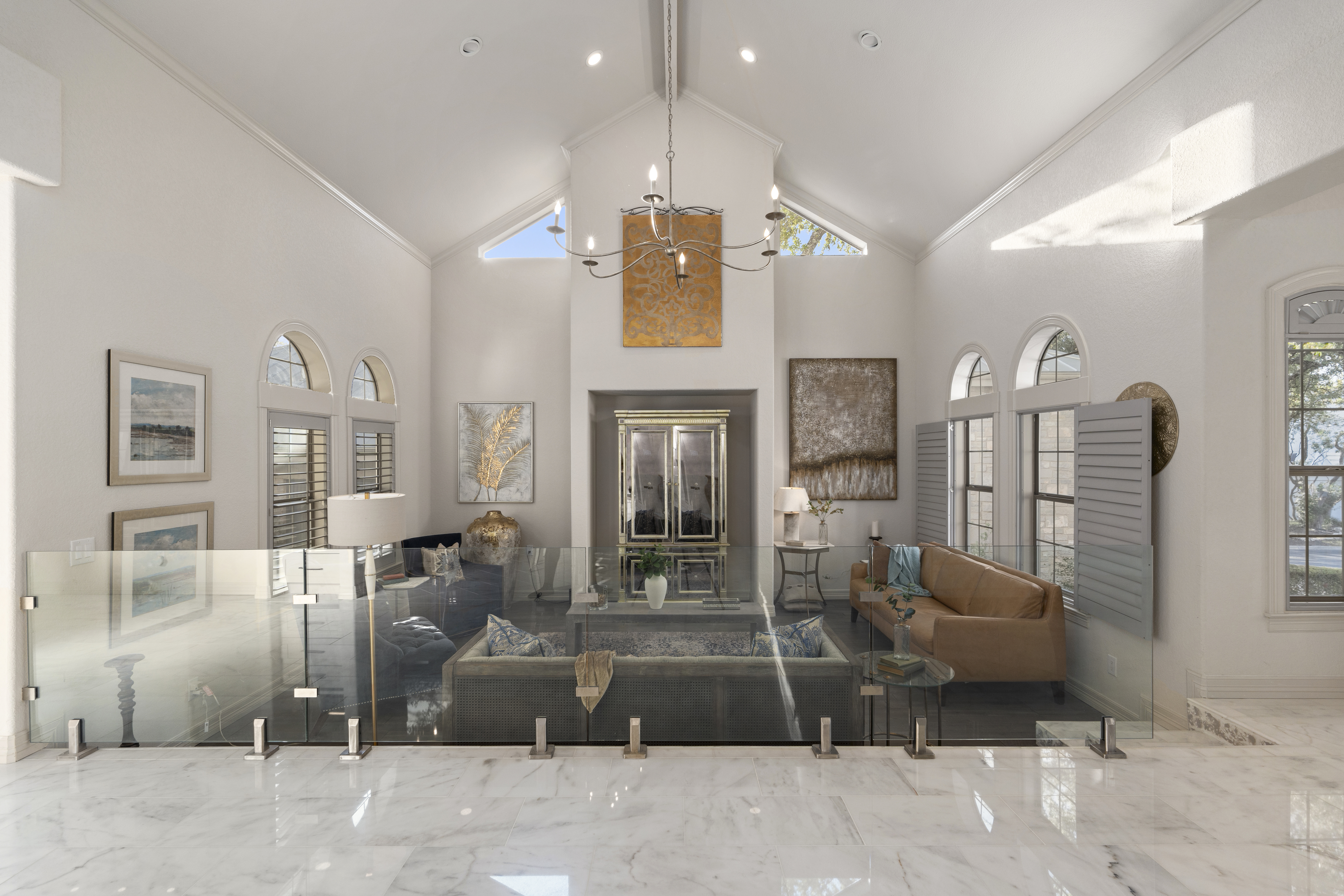  Updated Home with Captivating Interior Features - 物件實景