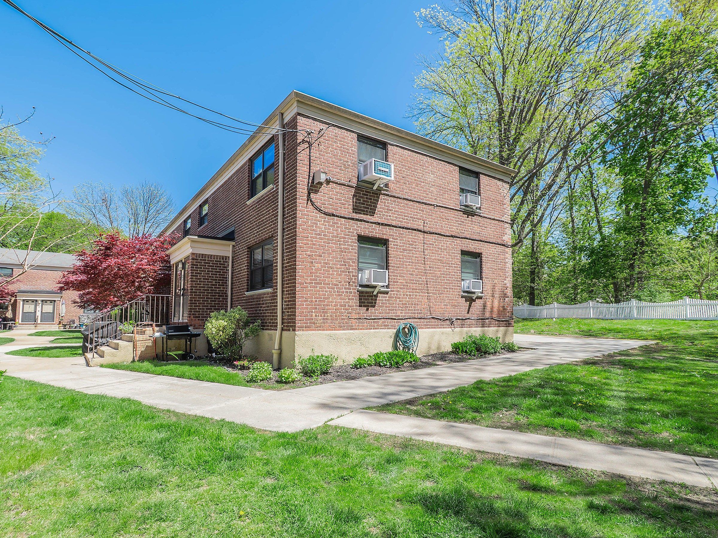  220-10 75th Avenue, Oakland Gardens, NY, 11364 - 物件實景