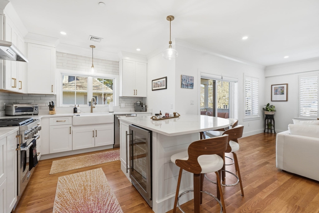 Wakefield, Massachusetts, 01880, United States, 2 Bedrooms Bedrooms, ,3 BathroomsBathrooms,Residential,For Sale,2036926