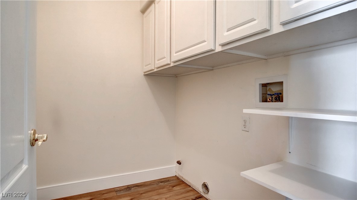 Henderson, Nevada, 89074, United States, 5 Bedrooms Bedrooms, ,2 BathroomsBathrooms,Residential,For Sale,2003072