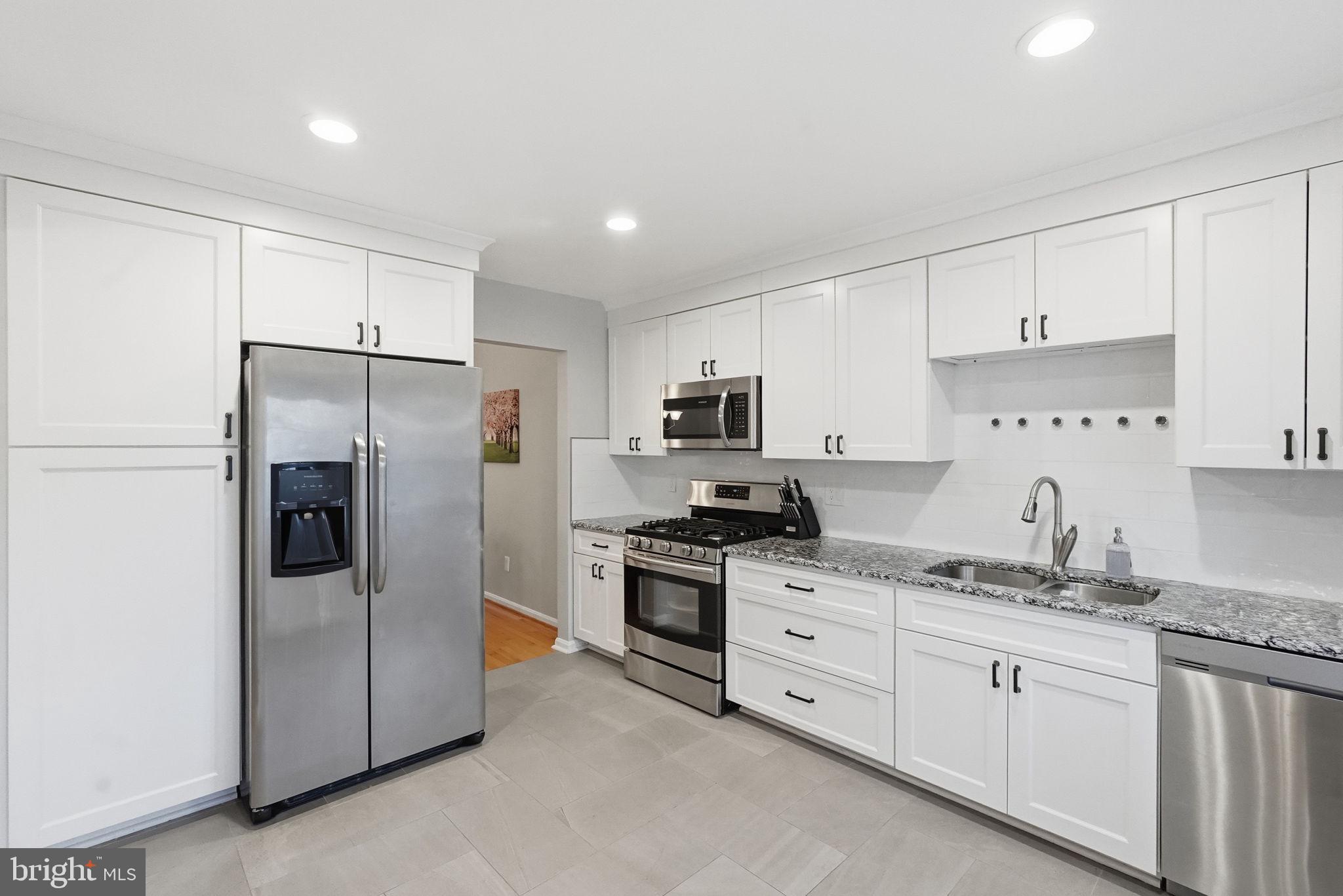 Fairfax, Virginia, 22033, United States, 2 Bedrooms Bedrooms, ,4 BathroomsBathrooms,Residential,For Sale,2001476