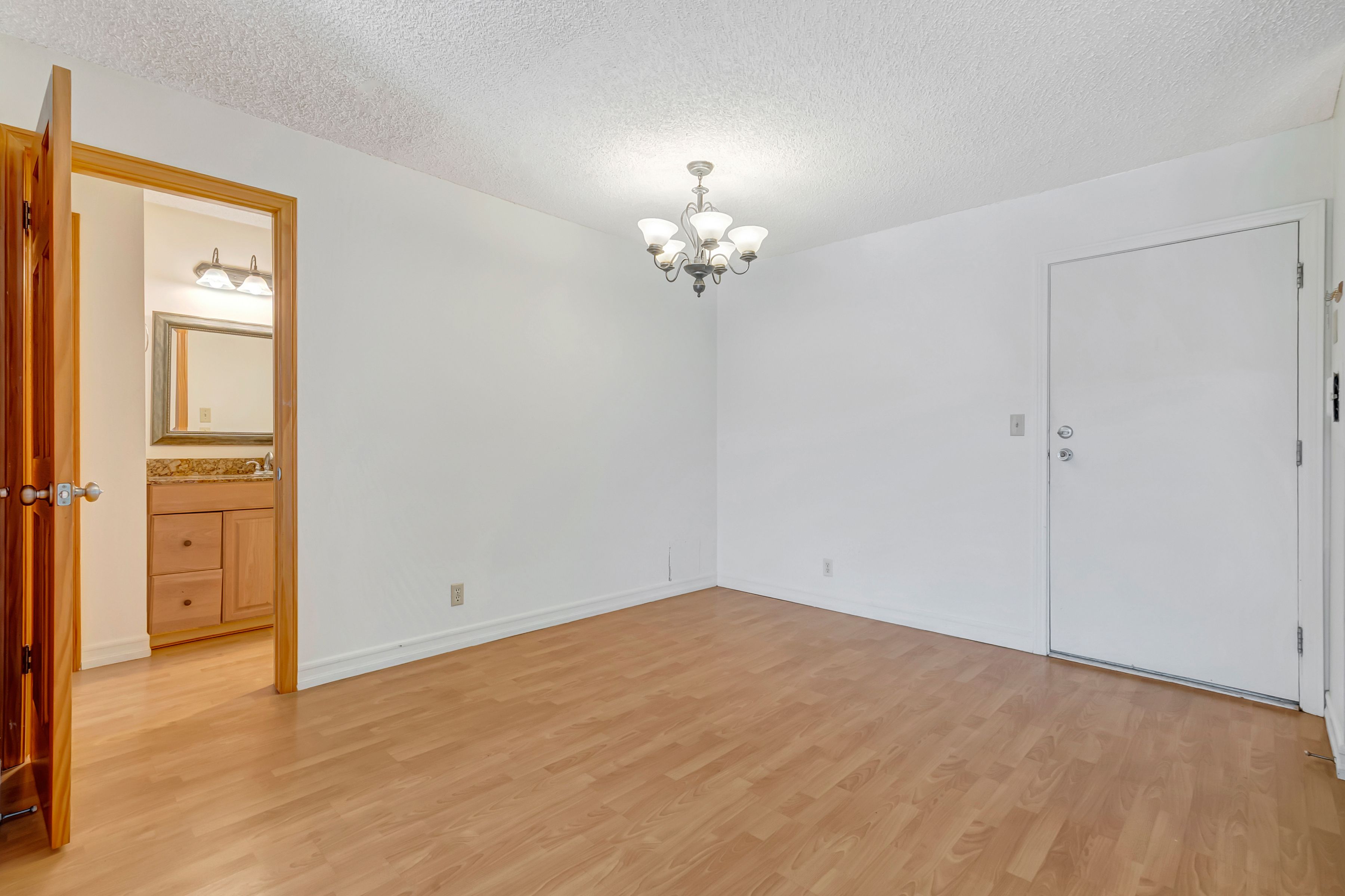  23901 Civic Center Way - 物件實景