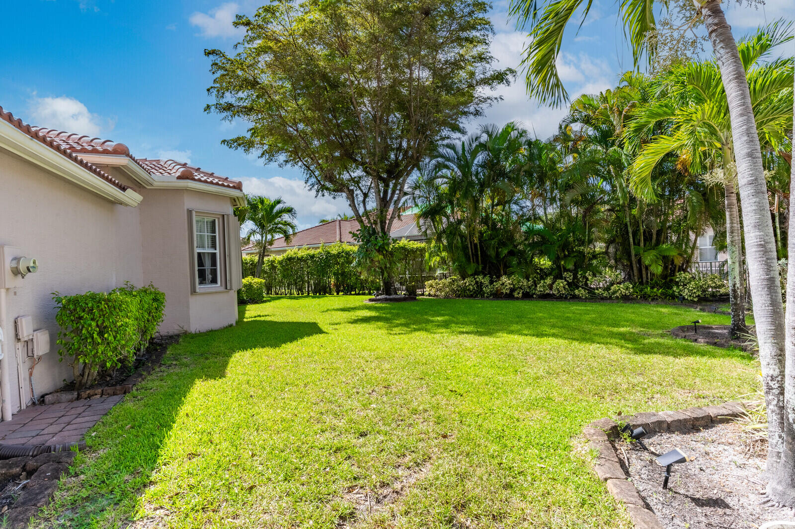 West Palm Beach, Florida, 33411, United States, 2 Bedrooms Bedrooms, ,2 BathroomsBathrooms,Residential,For Sale,1907135