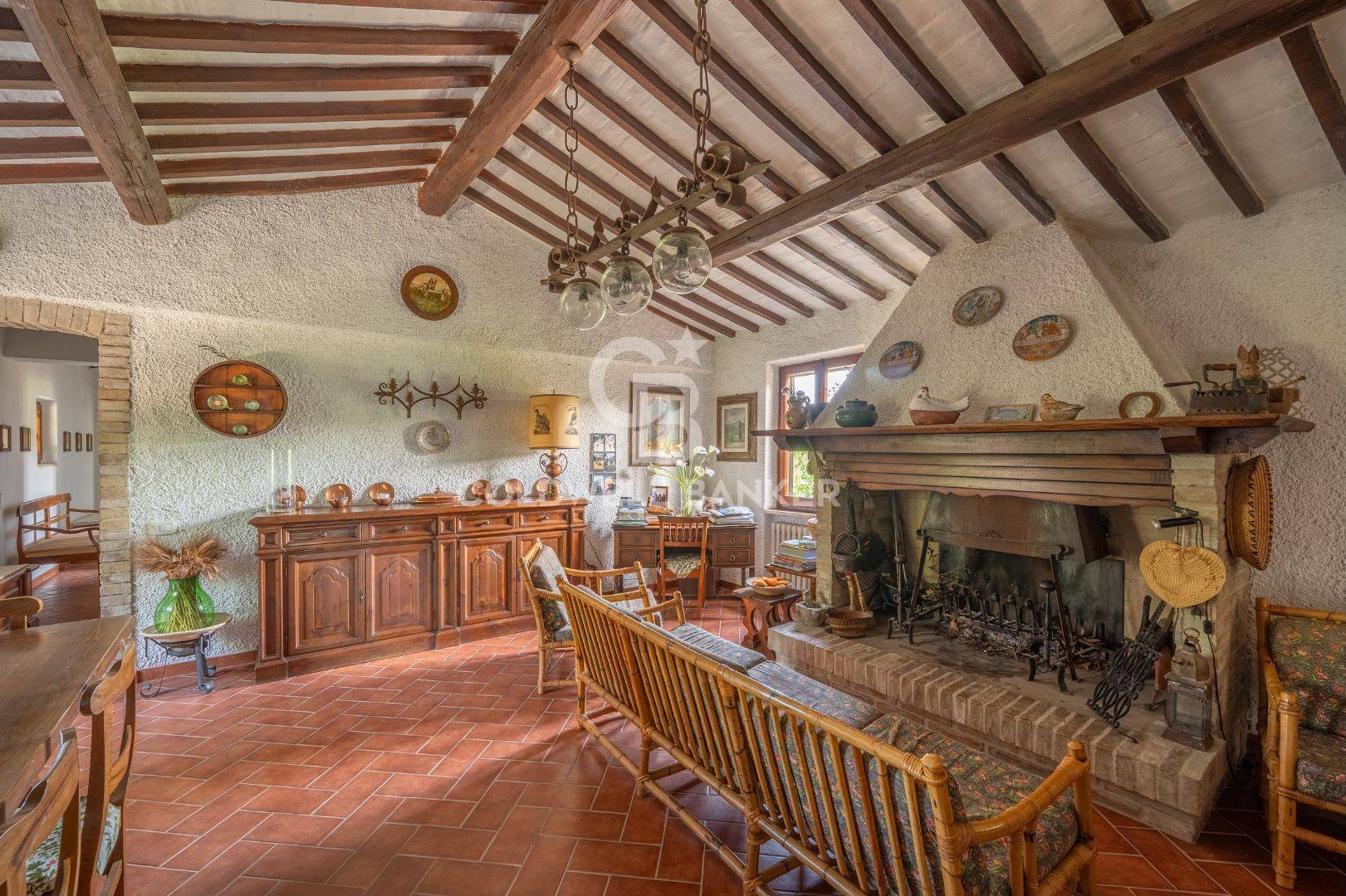 Perugia, Perugia, 06100, IT, 6 Bedrooms Bedrooms, ,3 BathroomsBathrooms,Residential,For Sale,1883691