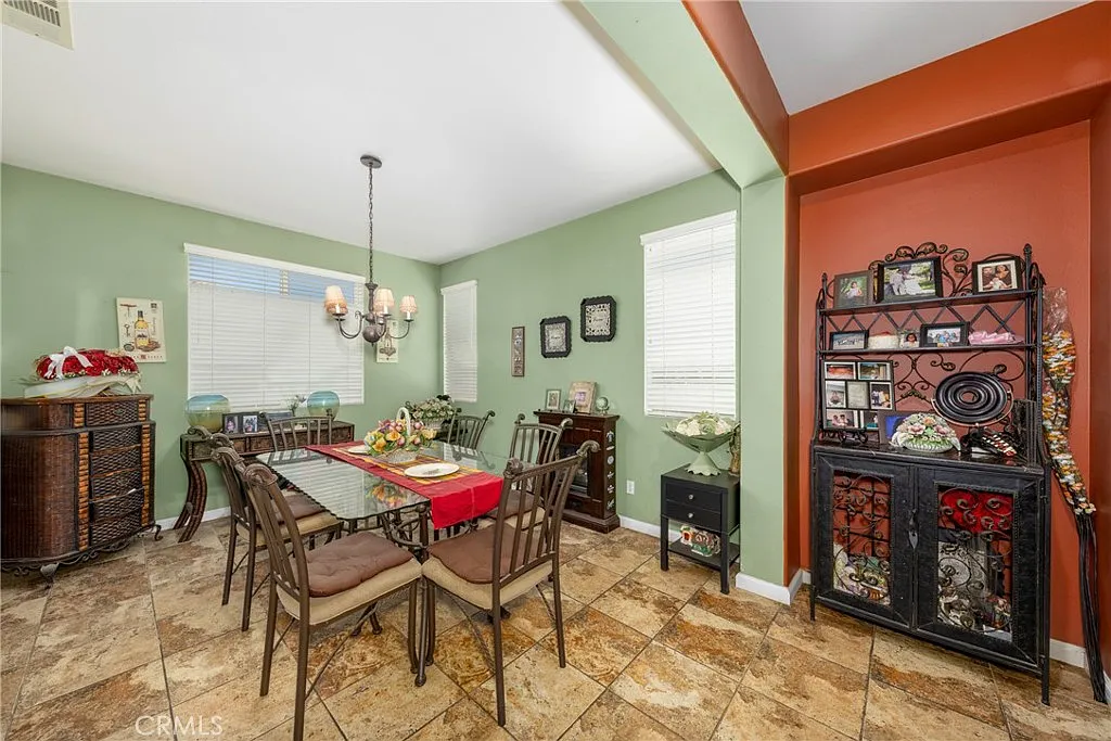 Lake Elsinore, California, 92530, United States, 3 Bedrooms Bedrooms, ,2 BathroomsBathrooms,Residential,For Sale,1977528